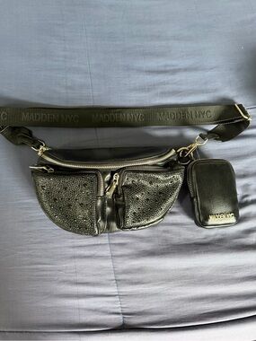Steve Madden Black Crossbody Belt Bag with Detachable Pouch